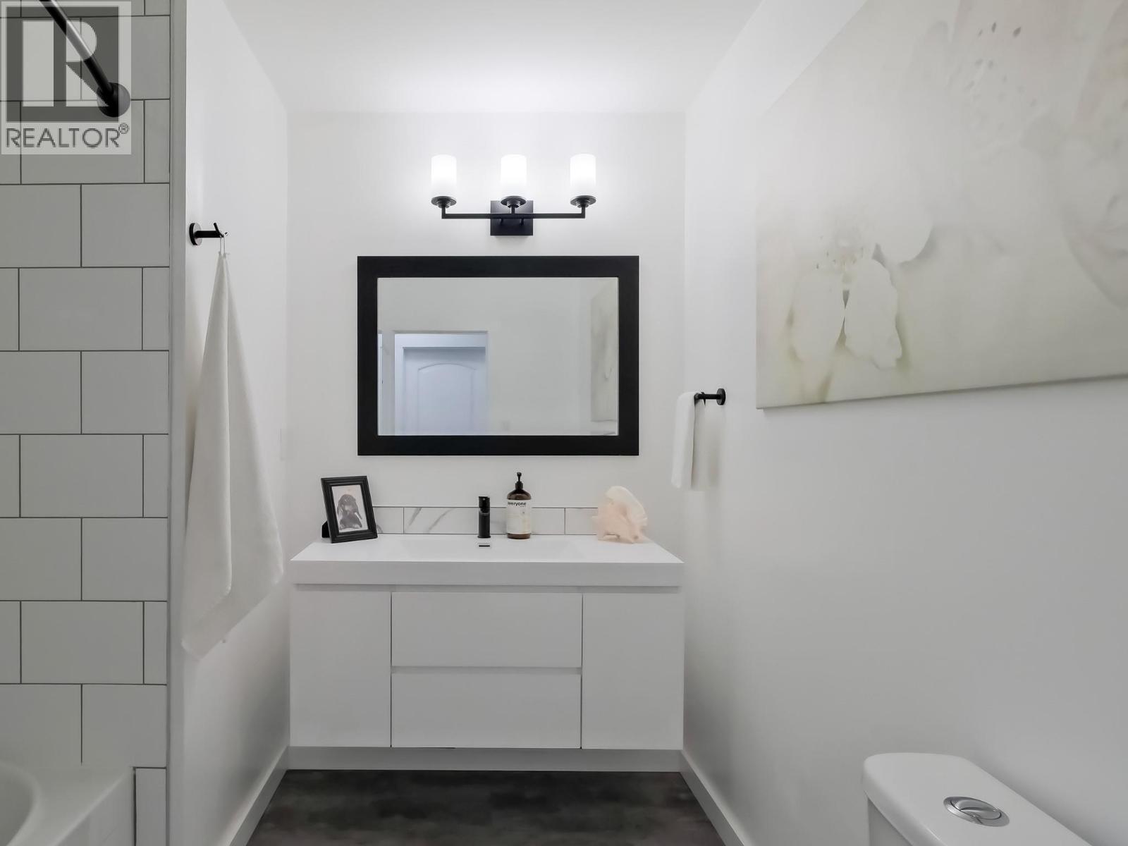 210 YORKTON Avenue, Penticton