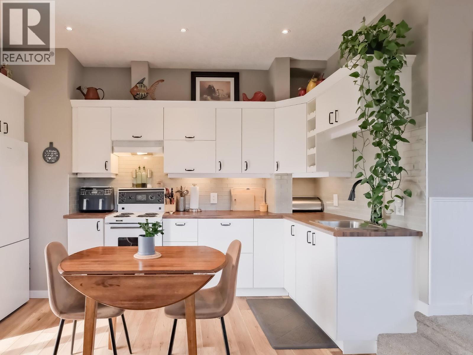 210 YORKTON Avenue, Penticton