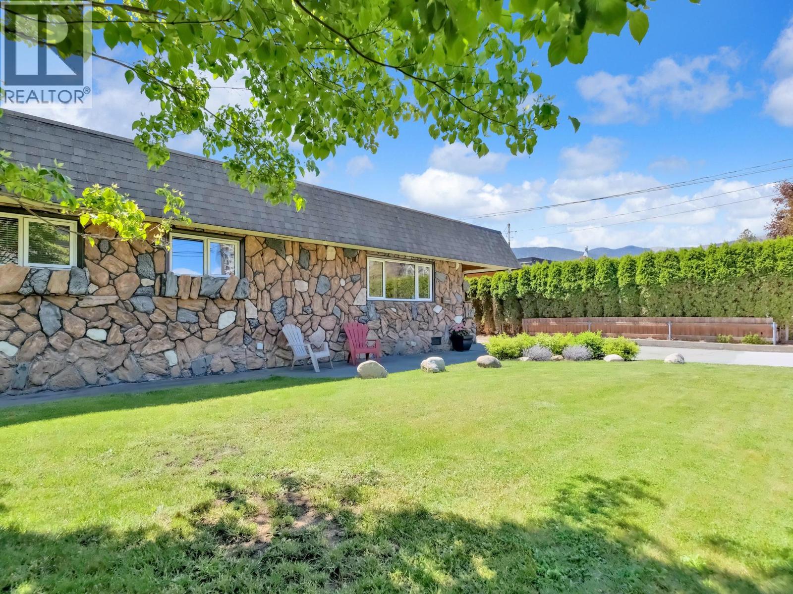 210 YORKTON Avenue, Penticton