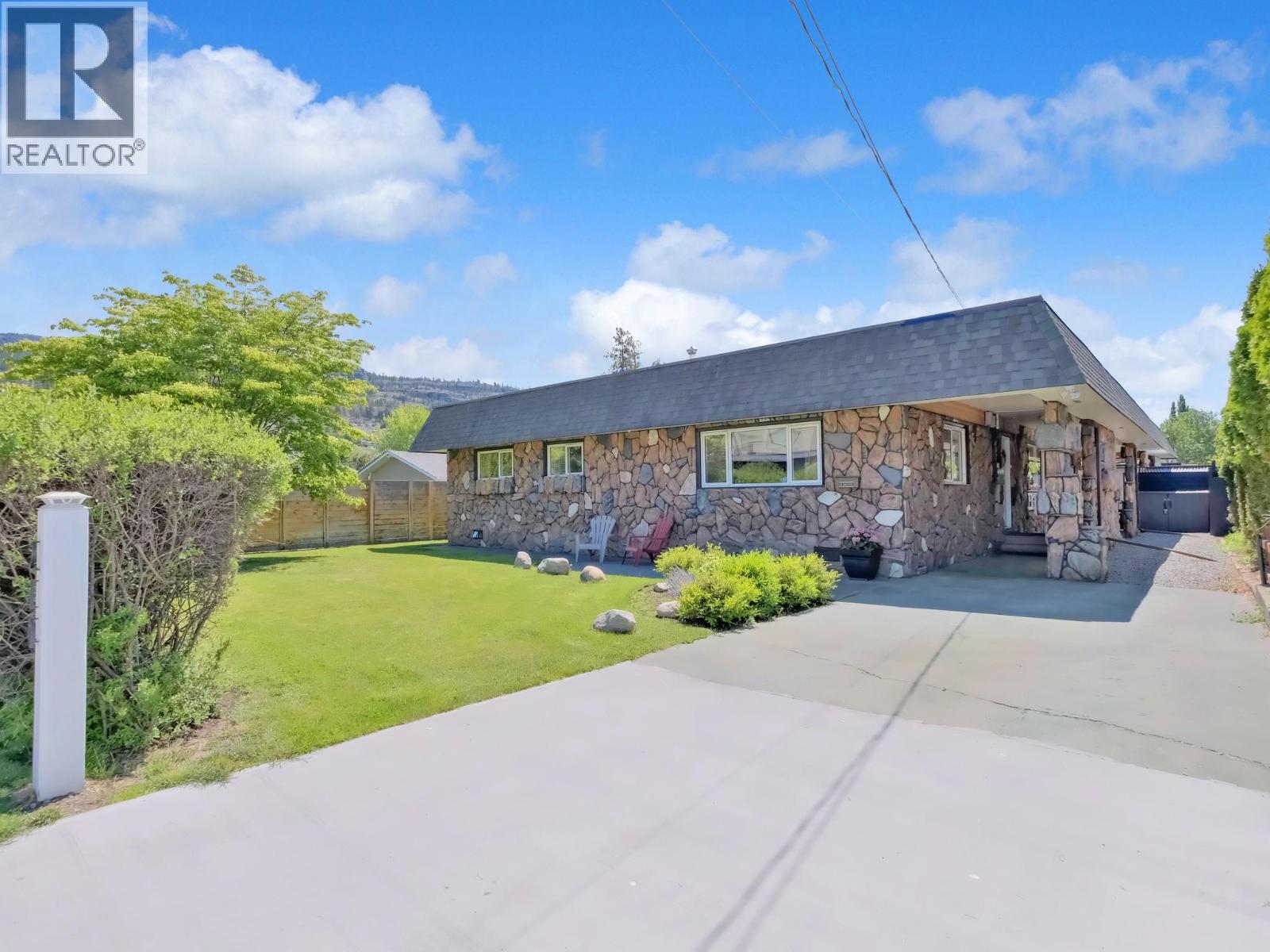 210 YORKTON Avenue, Penticton