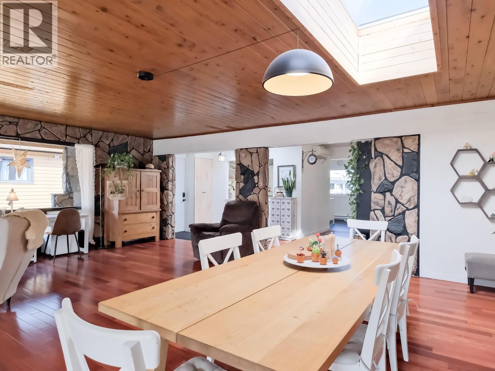 210 YORKTON Avenue, Penticton