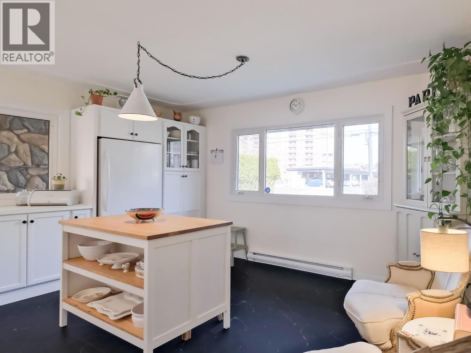 210 YORKTON Avenue, Penticton