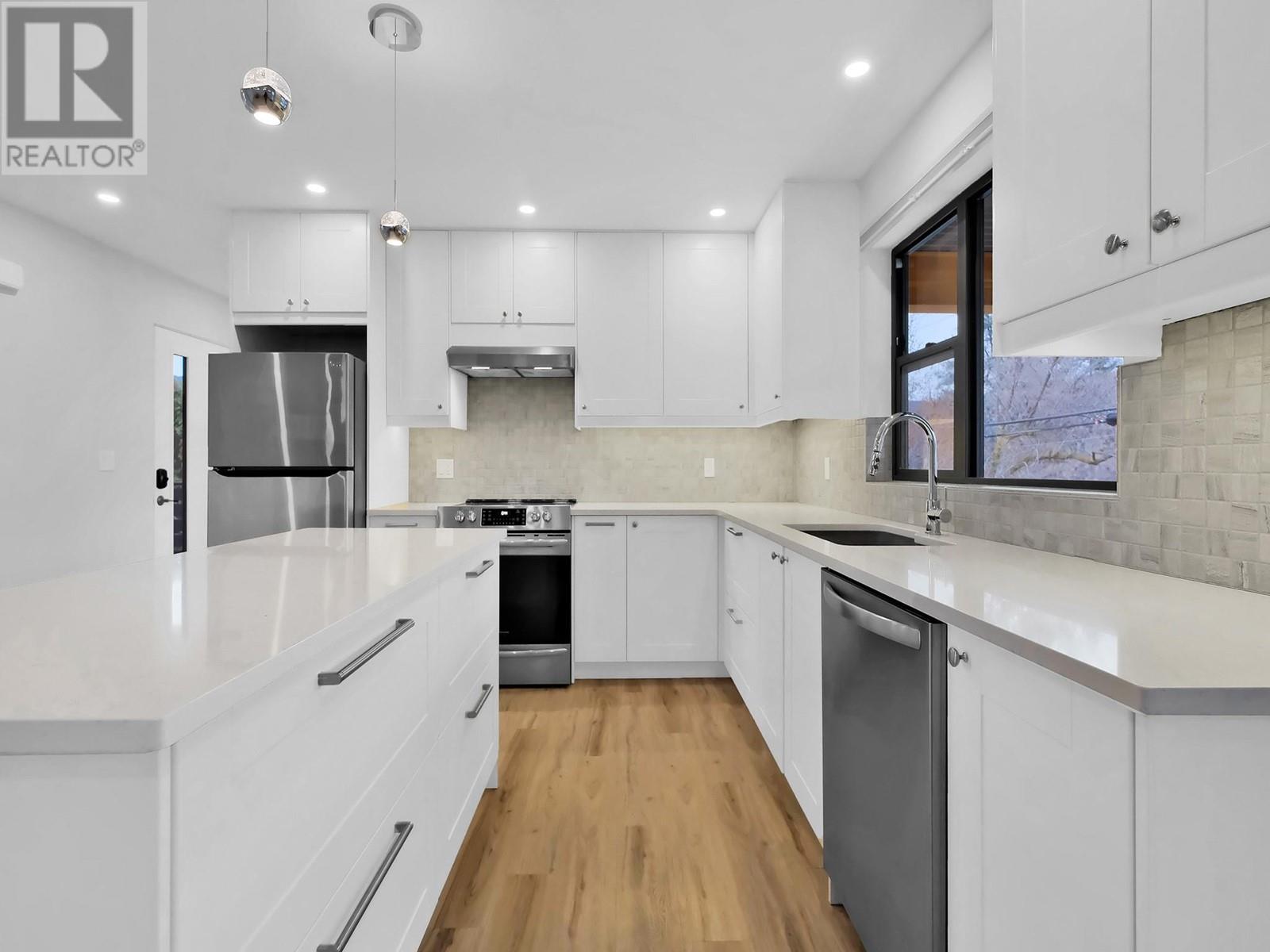  700 CHURCHILL Avenue, Penticton