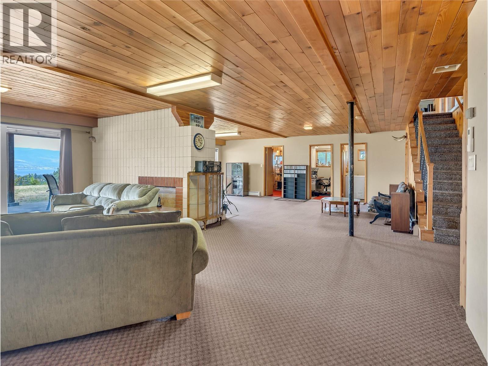 9402 FRONT BENCH Road, Summerland