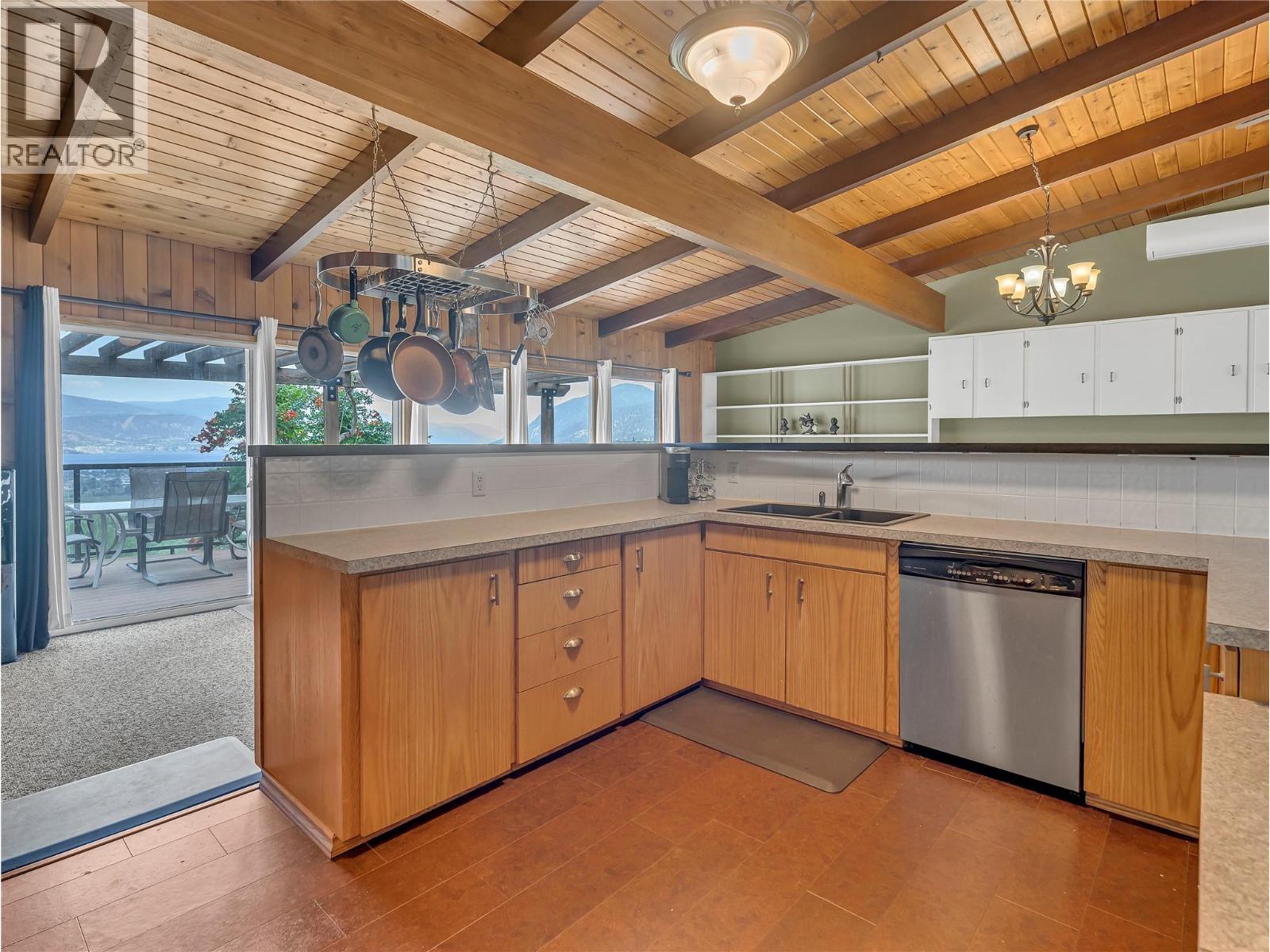 9402 FRONT BENCH Road, Summerland