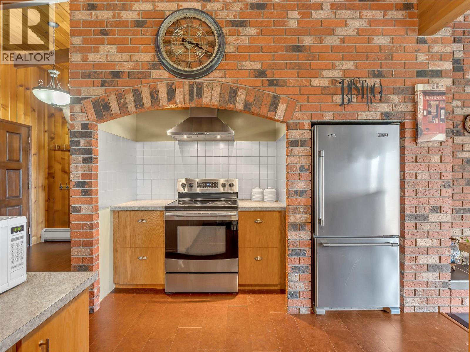 9402 FRONT BENCH Road, Summerland