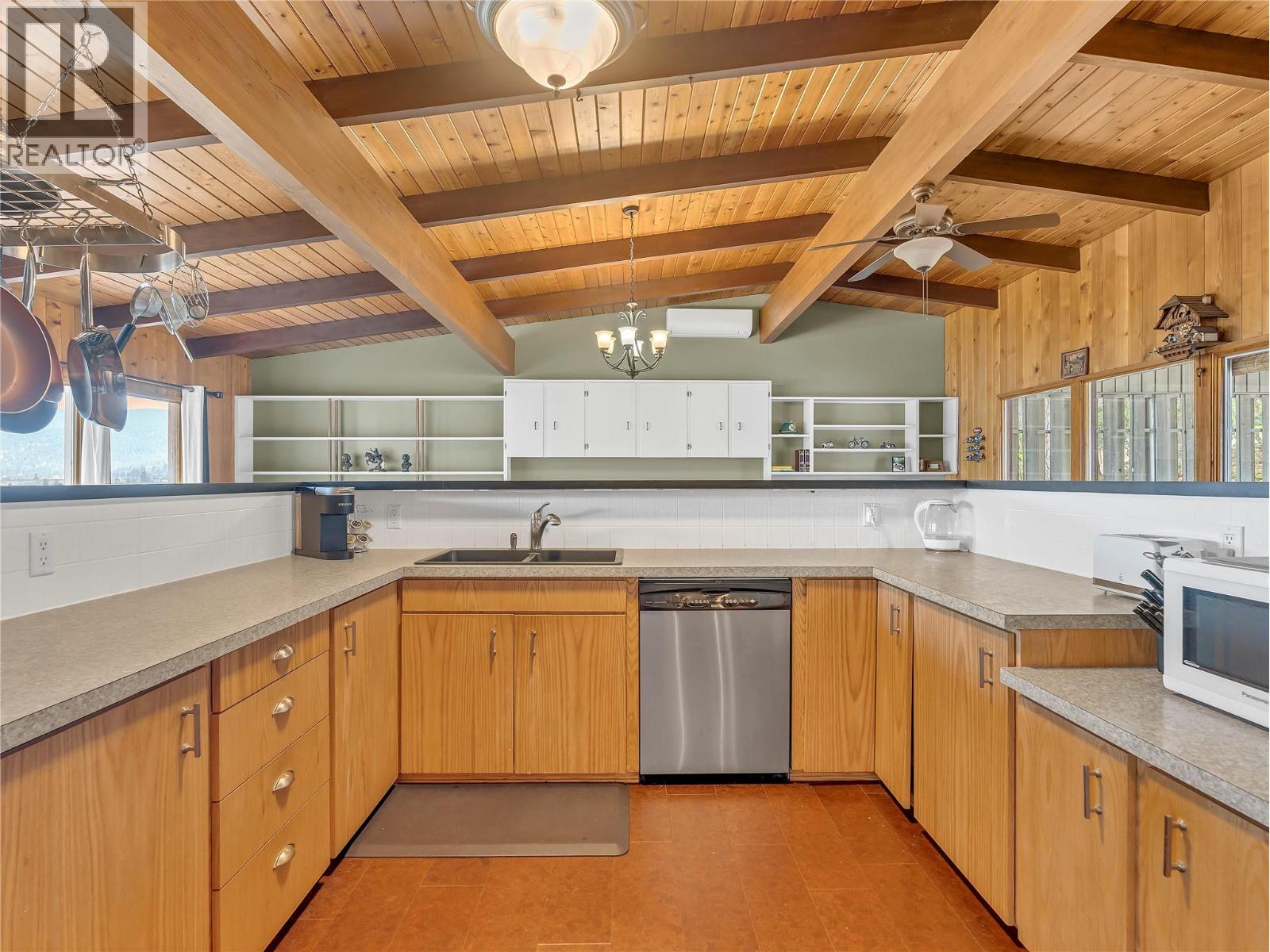 9402 FRONT BENCH Road, Summerland