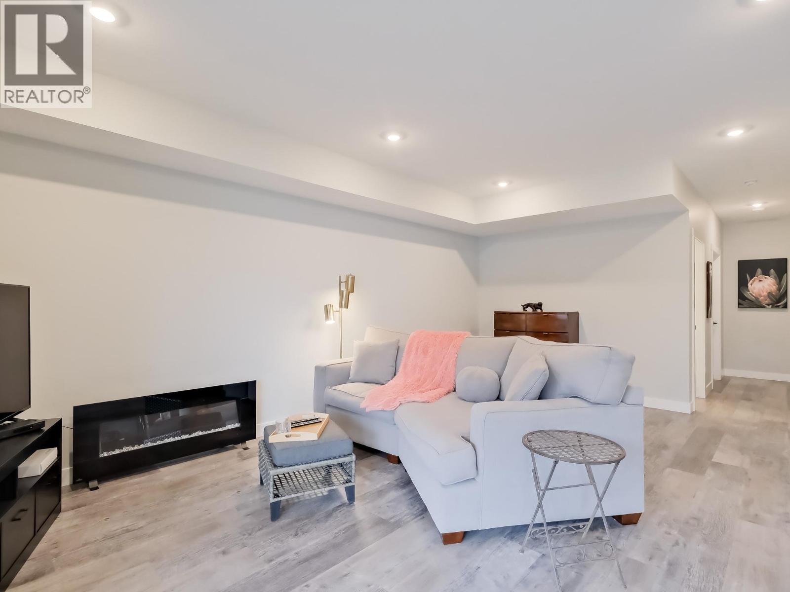 7016 WREN Drive, Osoyoos