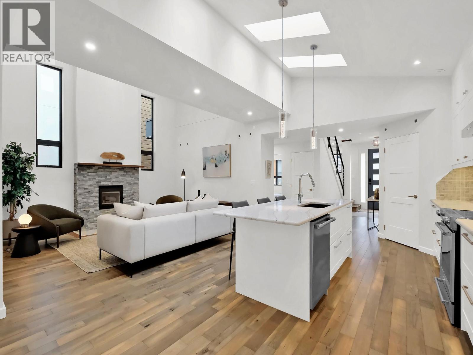 700 CHURCHILL Avenue, Penticton