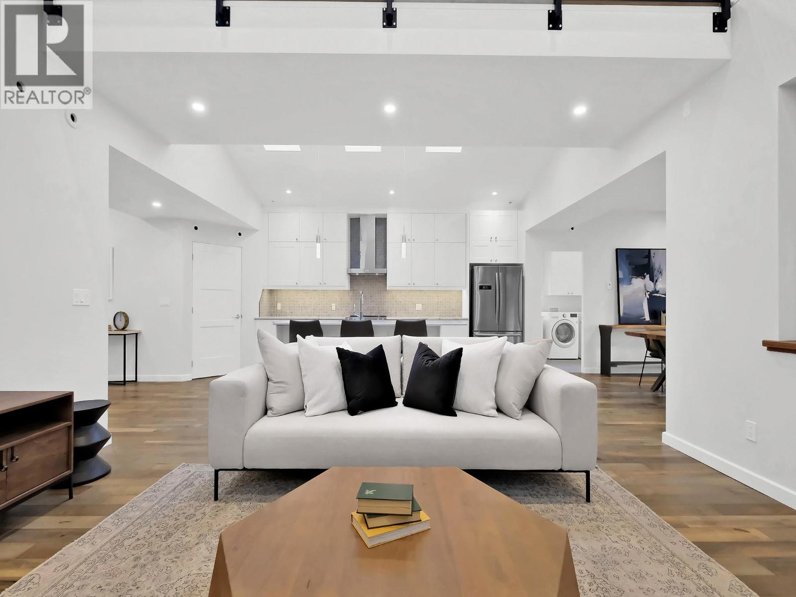 700 CHURCHILL Avenue, Penticton