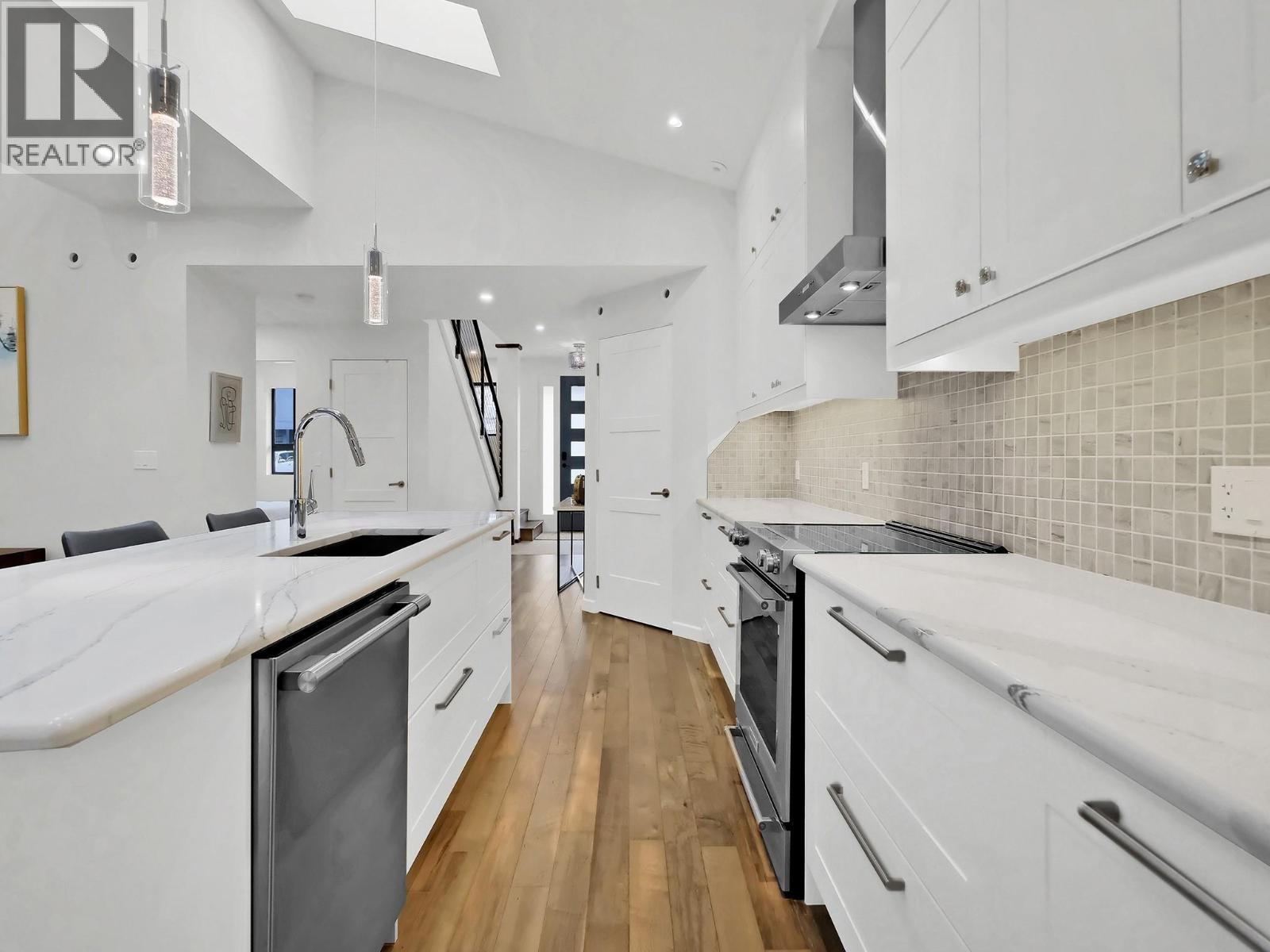 700 CHURCHILL Avenue, Penticton