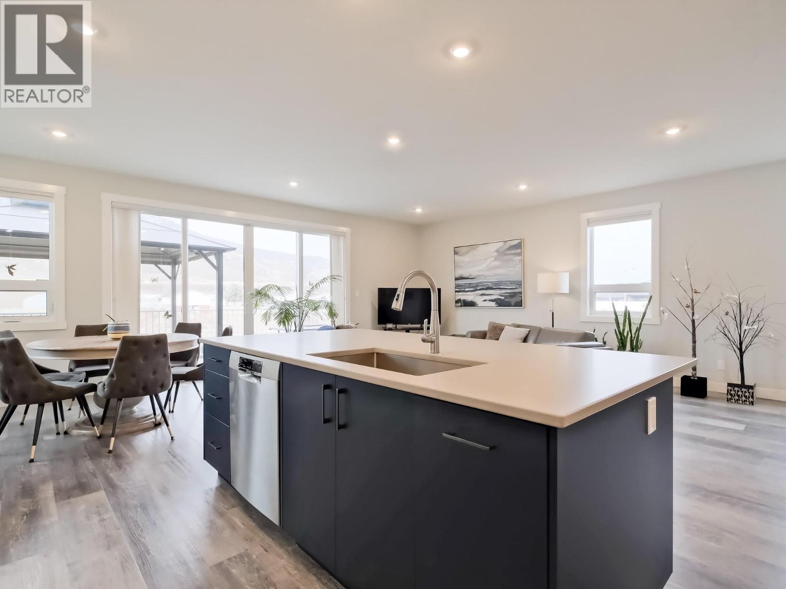 7016 WREN Drive, Osoyoos