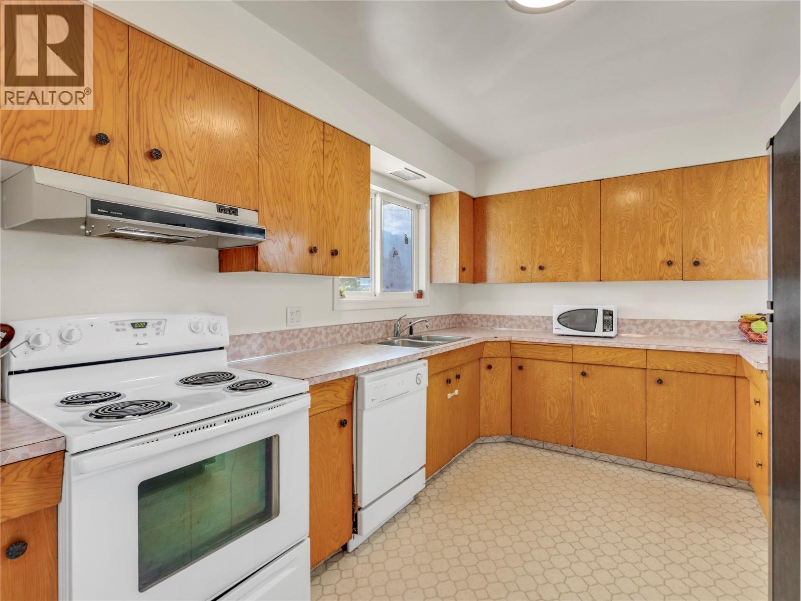 1477 CARMI Drive, Penticton